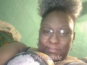 Ari_grande