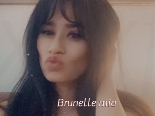 Brunette_mia