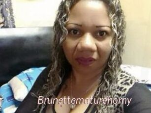 Brunettematurehorny