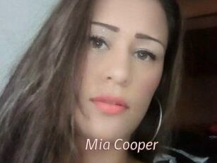 Mia_Cooper