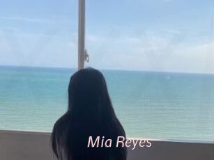 Mia_Reyes