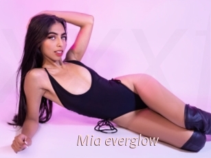 Mia_everglow